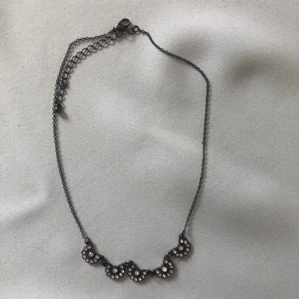 Mini Flower Chain Necklace - Picture 2 of 3